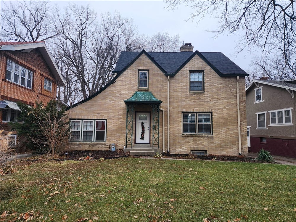 1005 42nd Street, Des Moines, IA 50311 BHGRE