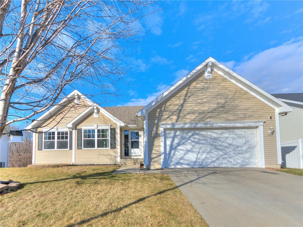 7104 Sweetwater Drive, Des Moines, IA 50320 BHGRE