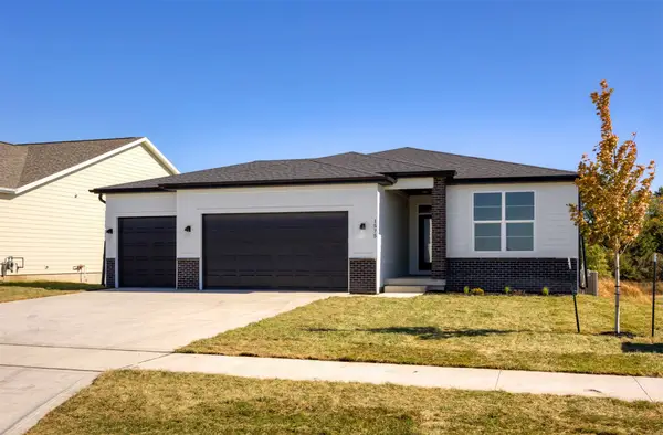 1575 NW Parkside Lane, Waukee, IA 50263