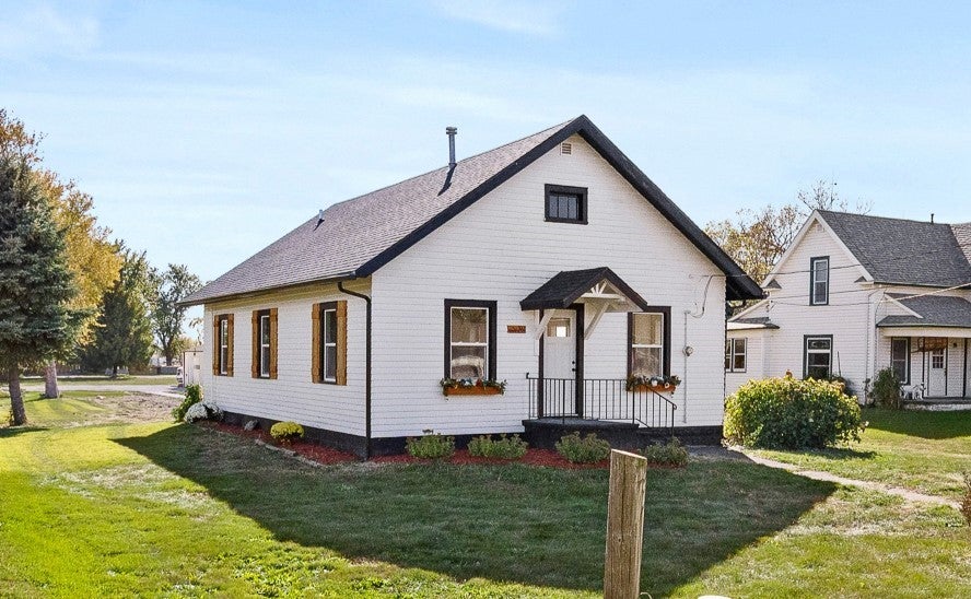 102 Spring Road, MelcherDallas, IA 50163 BHGRE