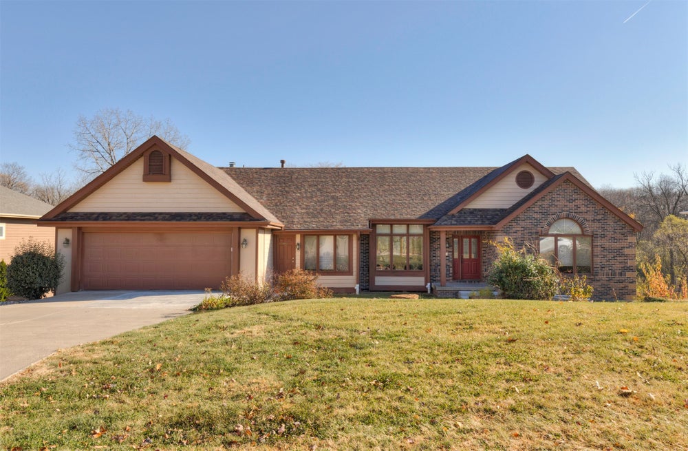 761 SE 61st Street, Pleasant Hill, IA 50327 BHGRE