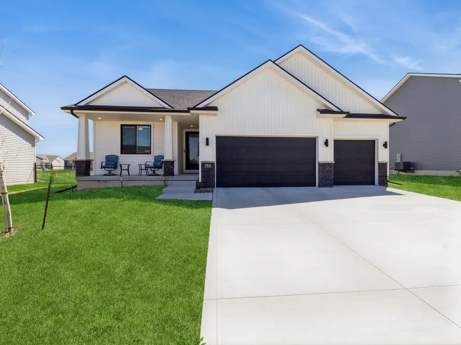 421 Wicker Drive, Huxley, IA 50124 - Image #2