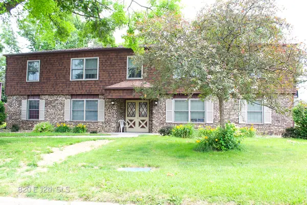 824 & 820 E 12th Street S, Newton, IA 50208