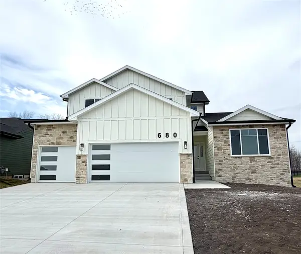 680 NW Georgetown Drive, Waukee, IA 50263