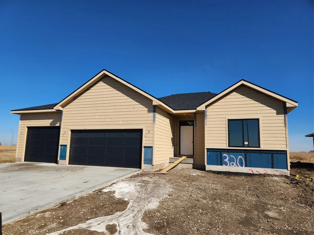 320 13th Street Nw, Bondurant, IA 50035 - #1
