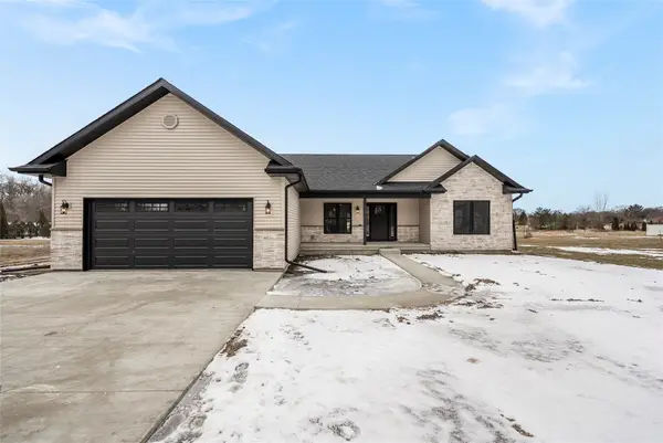 21164 Woodridge Lane, Shell Rock, IA 50670
