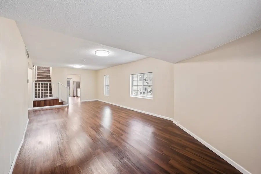 2022 E 39th Street, Des Moines, IA 50317 - Image #2