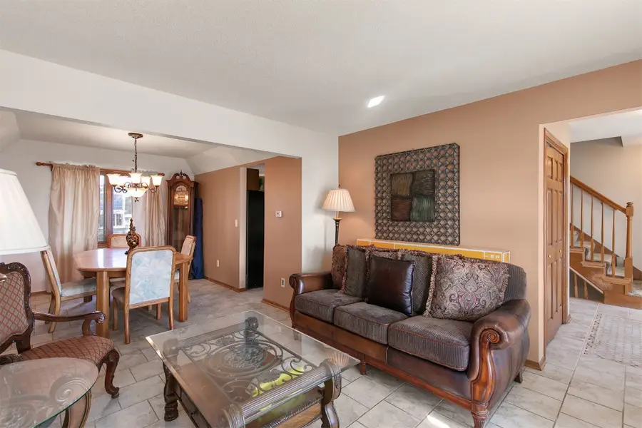 2542 E Leach Avenue, Des Moines, IA 50320 - Image #2