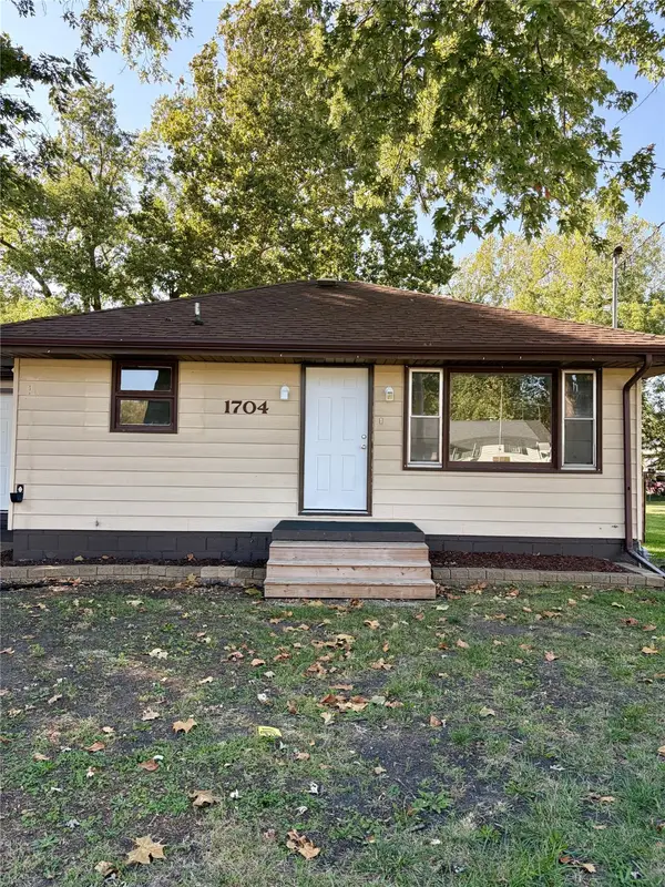 1704 E 29th Street, Des Moines, IA 50317