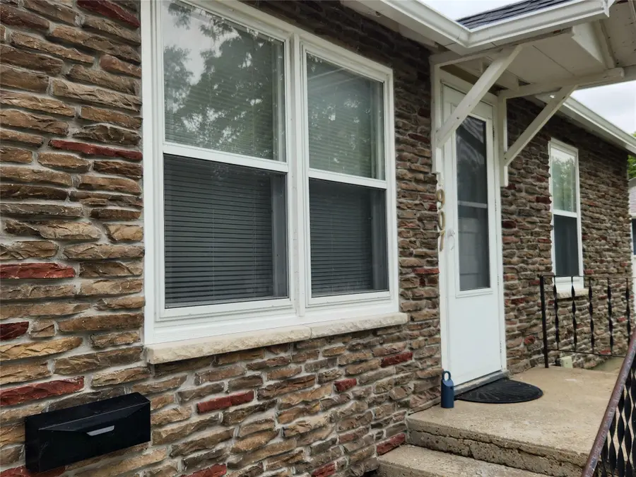 907 E 2nd Street, Pella, IA 50219 - Image #3