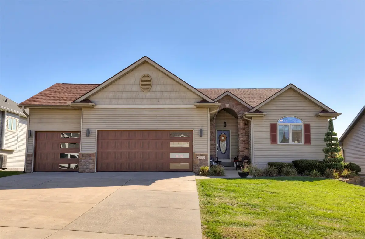 6811 Mark Twain Court, Johnston, IA 50131 - Image #1