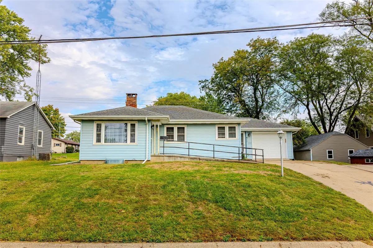 411 College Hill Avenue, Oskaloosa, IA 52577 - Image #1