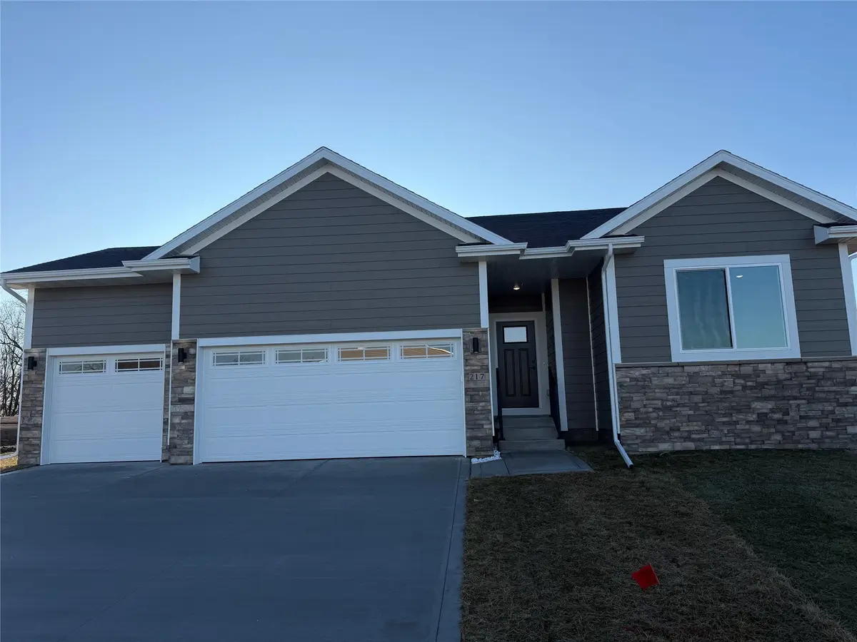 217 Lynch Lane, Pella, IA 50219 - #1