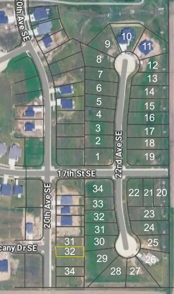 32 Tuscany Plat 06 Street, Altoona, IA 50009