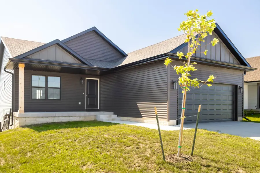 305 S Valley View Drive, Norwalk, IA 50211 - Image #2