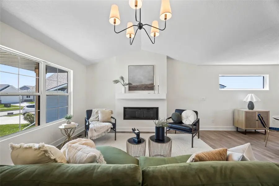 305 S Valley View Drive, Norwalk, IA 50211 - Image #3