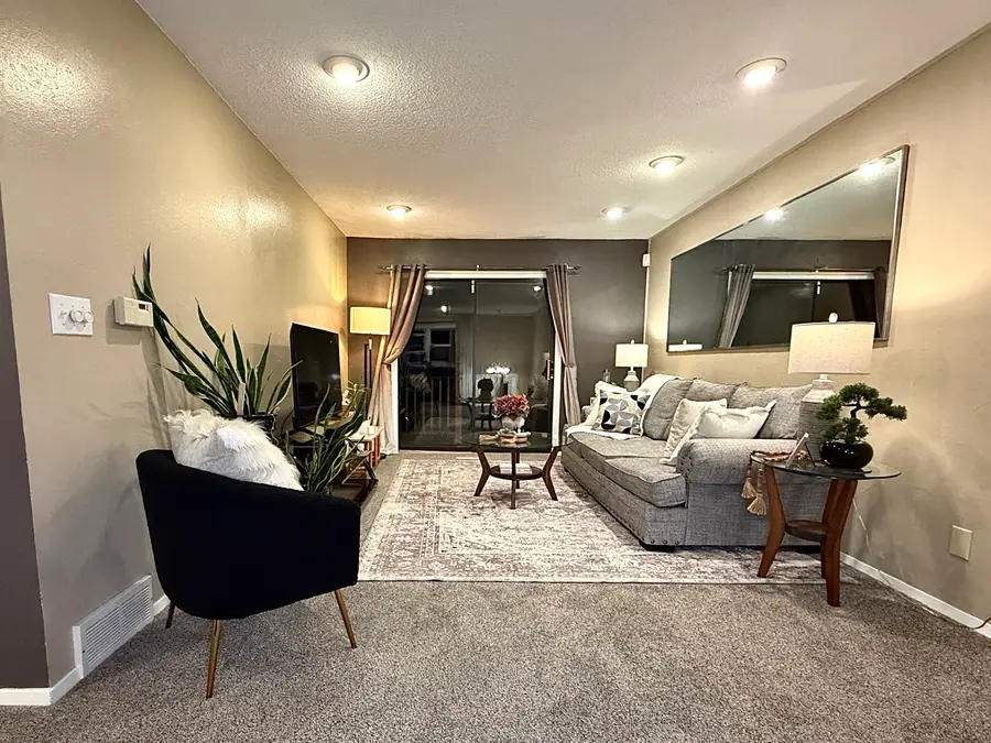 633 Meadow Place, Ames, IA 50010 - Image #2