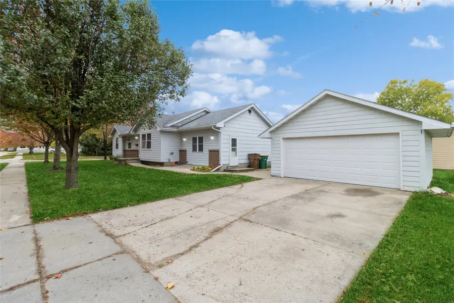 114 S 14th Avenue, Winterset, IA 50273 - Image #2