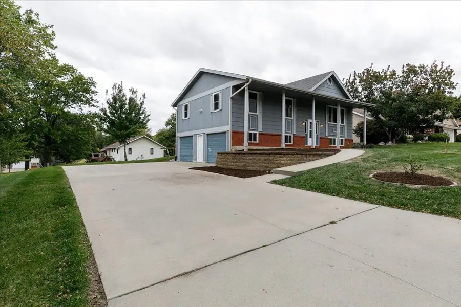 1527 Pleasant Drive, Pella, IA 50219 - Image #2