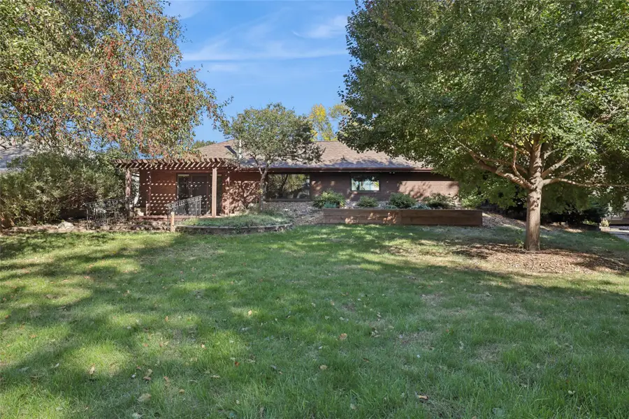 5670 Lakepoint Circle, Johnston, IA 50131 - Image #3