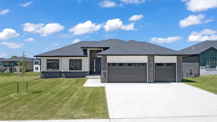 18007 Hammontree Circle, Clive, IA 50325 - Image #2