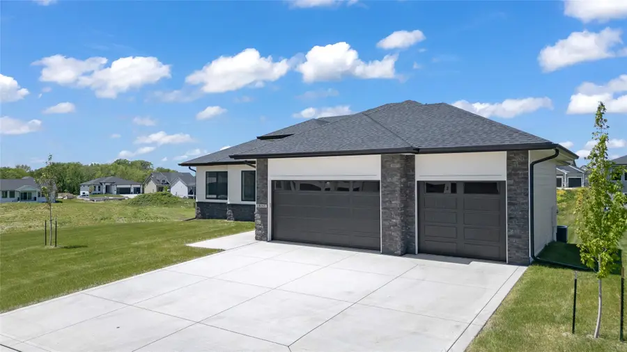 18007 Hammontree Circle, Clive, IA 50325 - Image #3