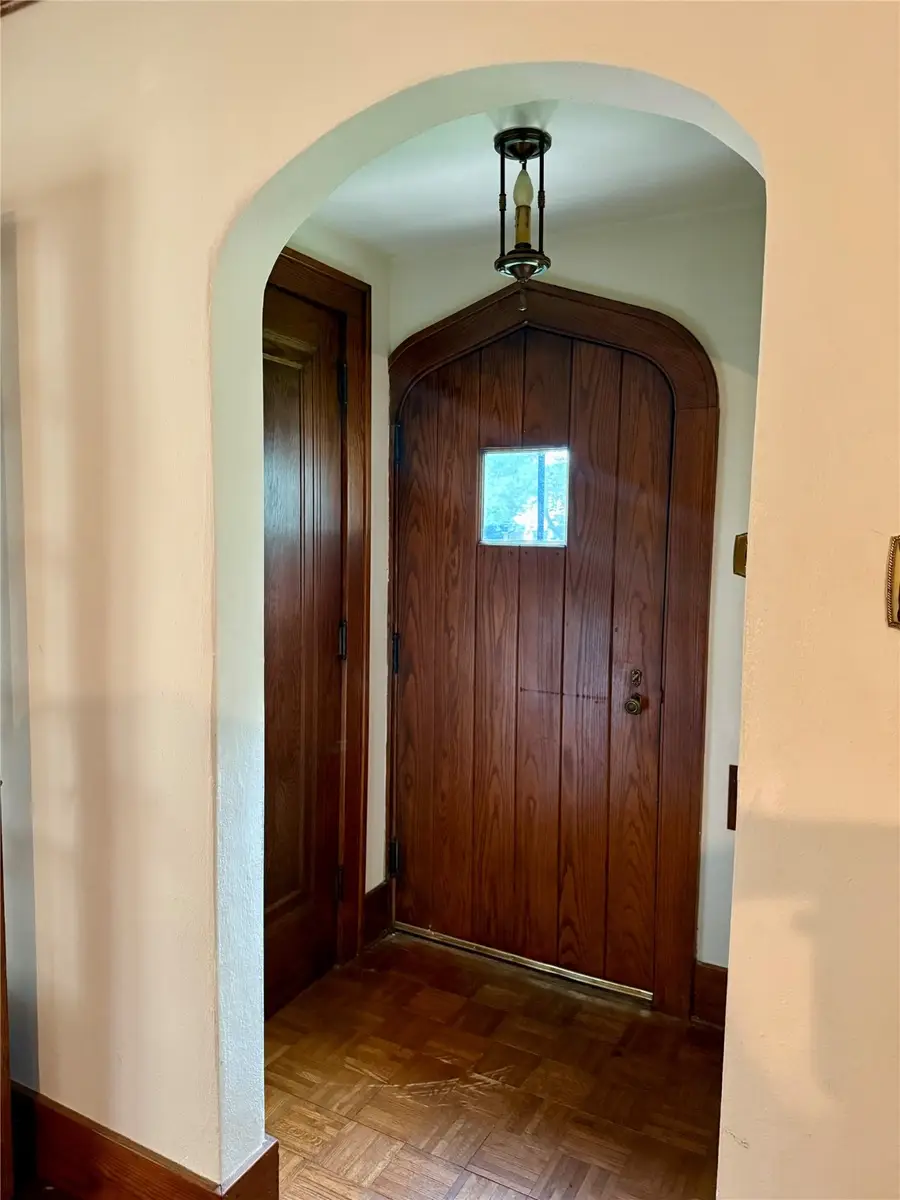 911 Ridgewood Avenue, Ames, IA 50010 - Image #2