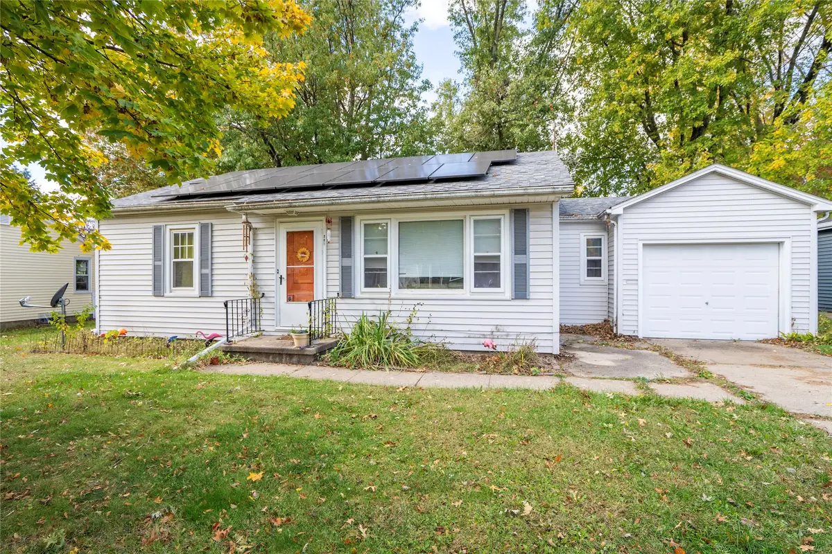 205 E 17th Street Place N, Newton, IA 50208 - Image #1