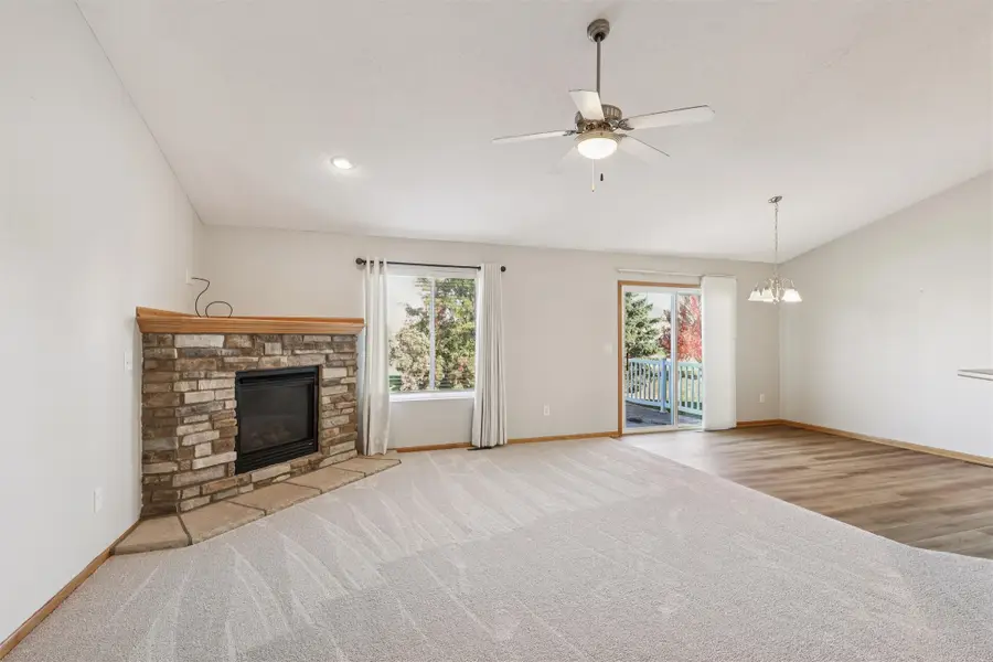 10037 Bayern Lane, Johnston, IA 50131 - Image #3