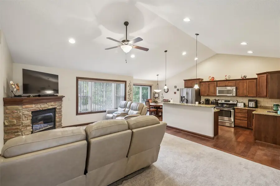 140 S 82nd Street, West Des Moines, IA 50266 - Image #2