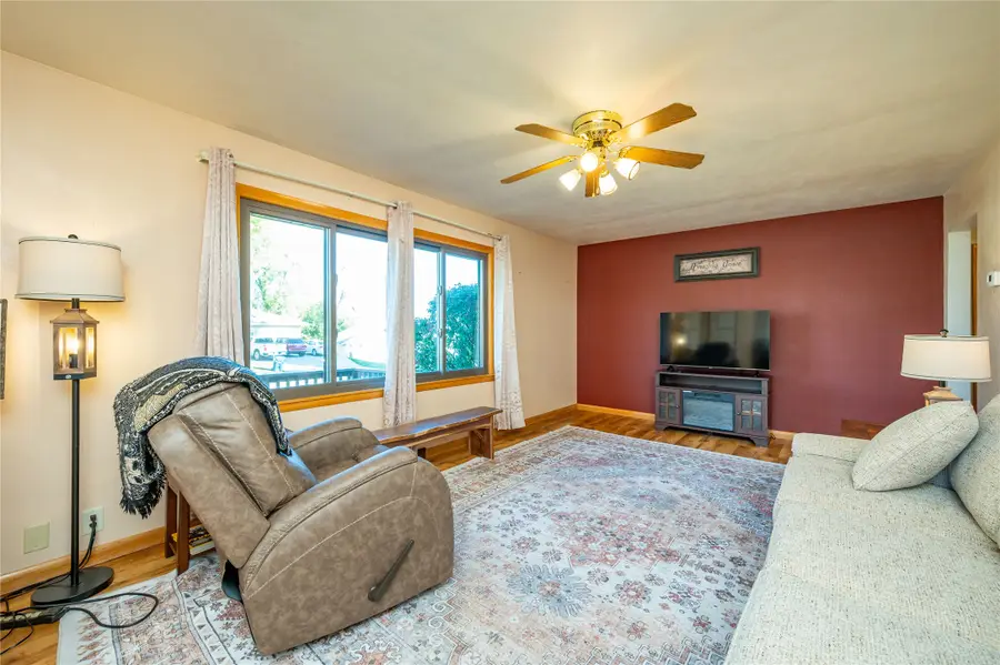 6 W Meadow Lane, Marshalltown, IA 50158 - Image #2