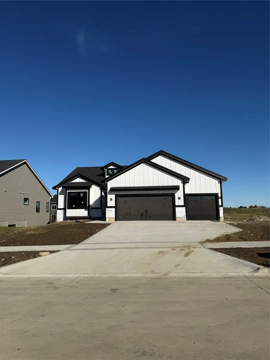 415 NW Red Oak Court, Waukee, IA 50263 - Image #2