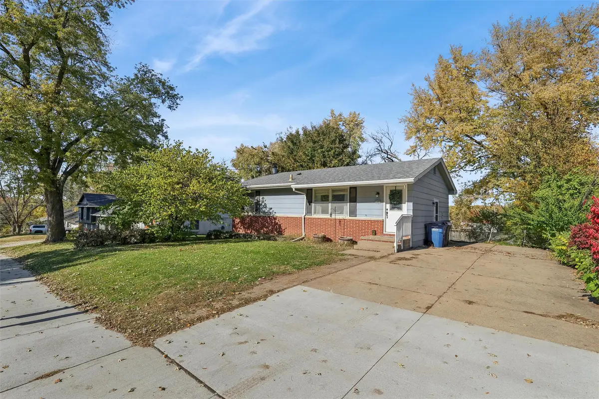 1207 Kenyon Avenue, Des Moines, IA 50315 - Image #1