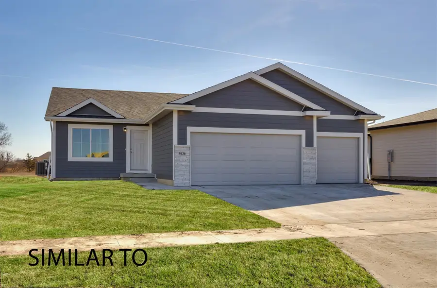 1204 Featherstone Avenue Ne, Bondurant, IA 50035 - Image #2