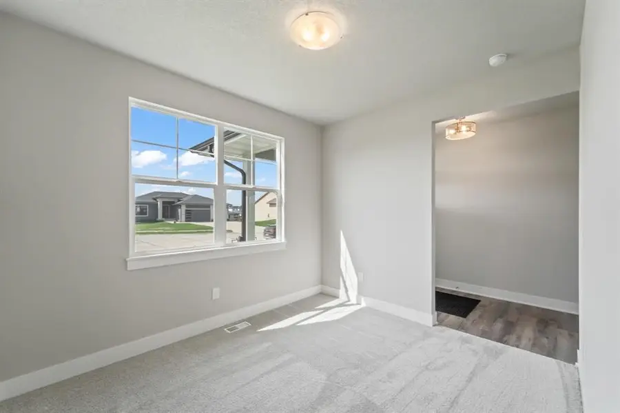 16409 Deerview Drive, Urbandale, IA 50323 - Image #2