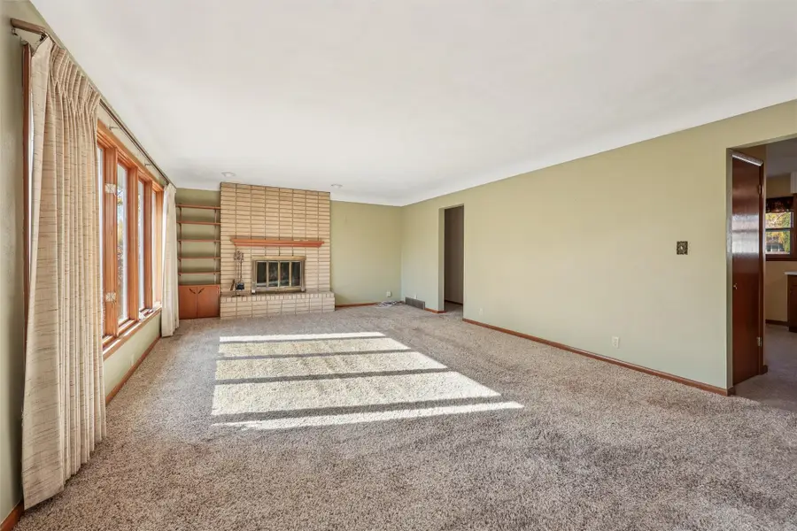 305 Westwood Drive, Marshalltown, IA 50158 - Image #2