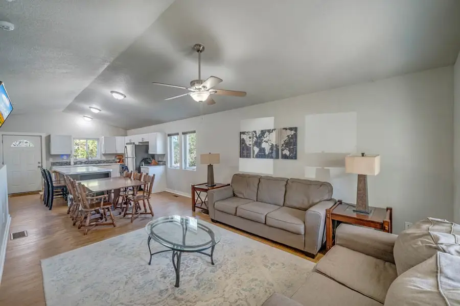 3420 Thompson Avenue, Des Moines, IA 50317 - Image #3