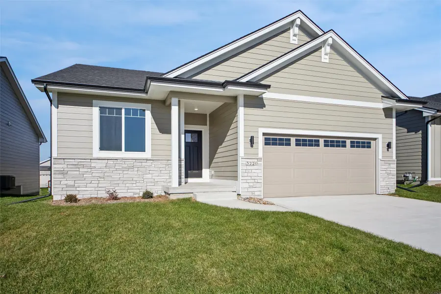 3220 NE Fawn Lane, Ankeny, IA 50021 - Image #2