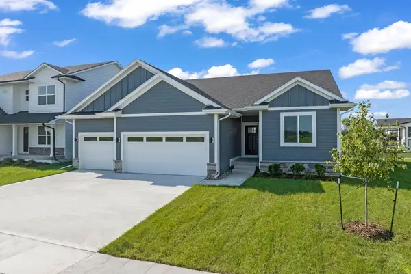 9636 NW 82nd Avenue, Johnston, IA 50131