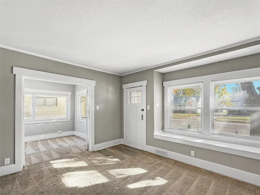 2926 E Walnut Street, Des Moines, IA 50317 - Image #2