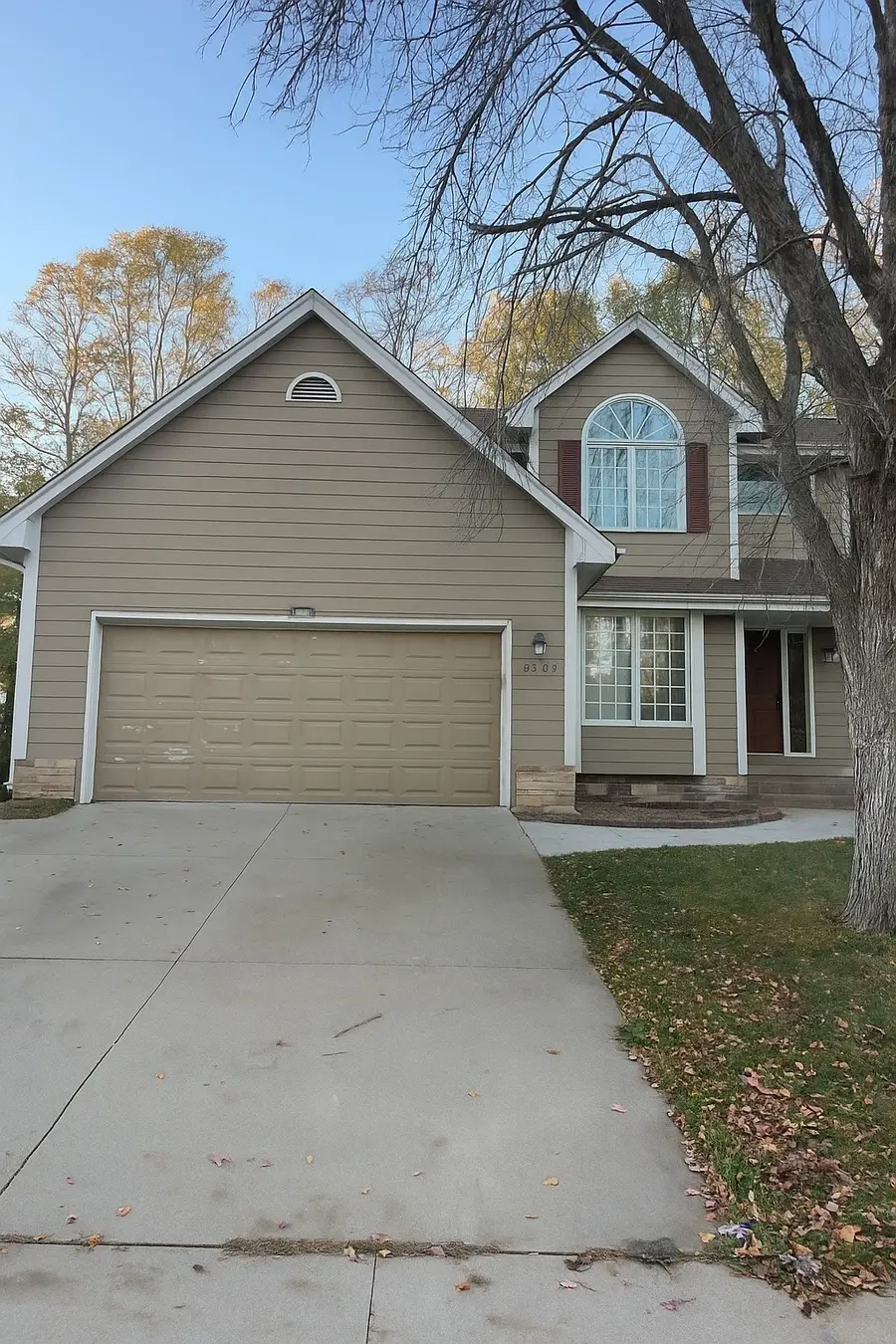 6909 Deerview Drive, Urbandale, IA 50322 - Image #2