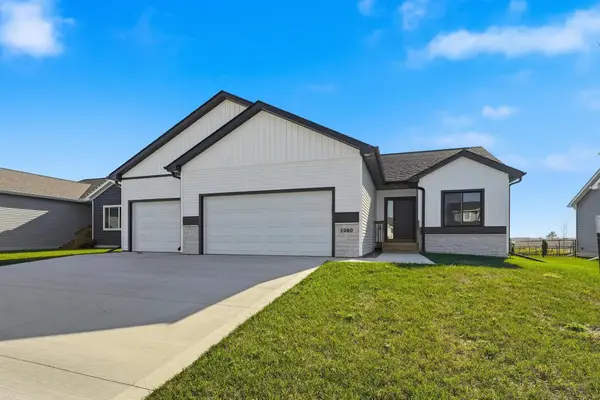 1060 Gray Avenue, Waukee, IA 50263