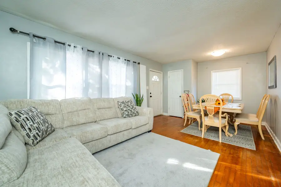 1440 E Glenwood Drive, Des Moines, IA 50320 - Image #2