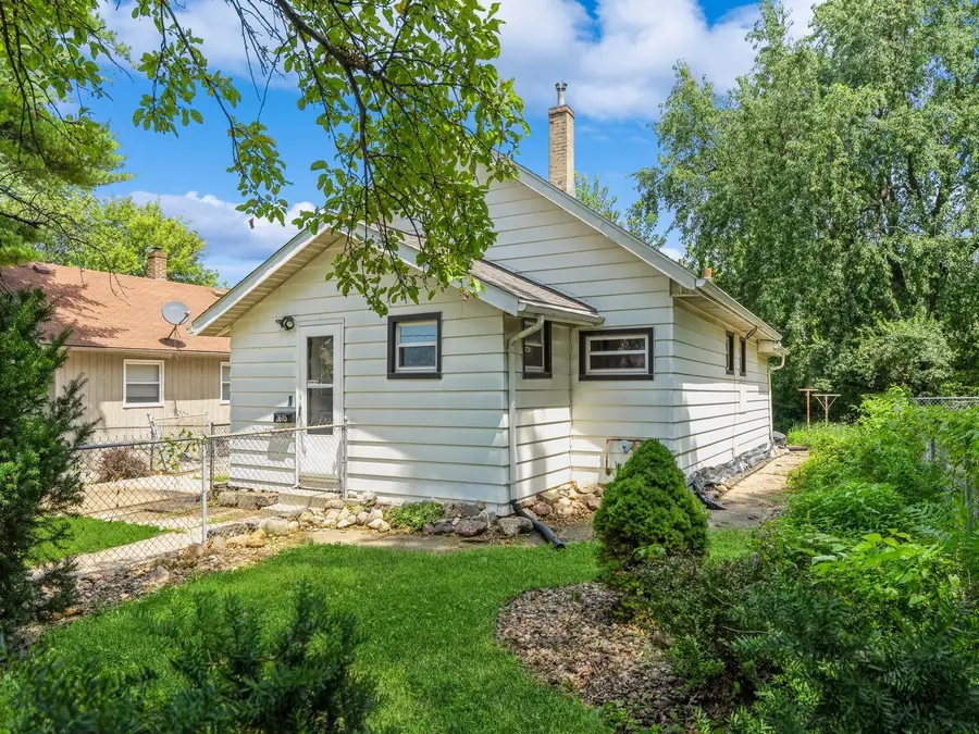 3615 Cambridge Street, Des Moines, IA 50313 - Image #2