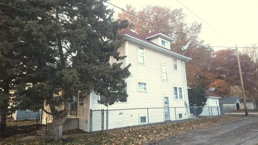 144 Kern Street, Waterloo, IA 50703 - Image #2