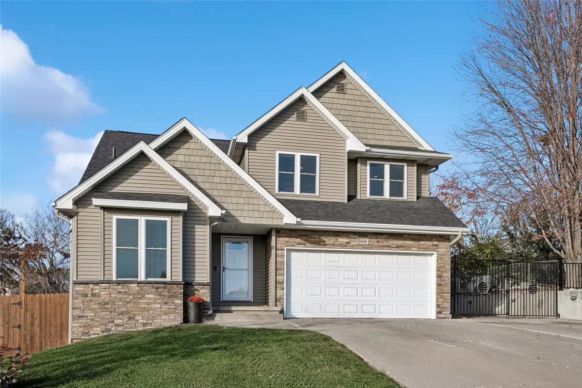 5440 Schweiker Drive, Pleasant Hill, IA 50327 - Image #1