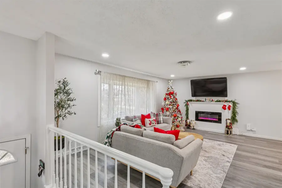 1019 Maplenol Drive, West Des Moines, IA 50266 - Image #2