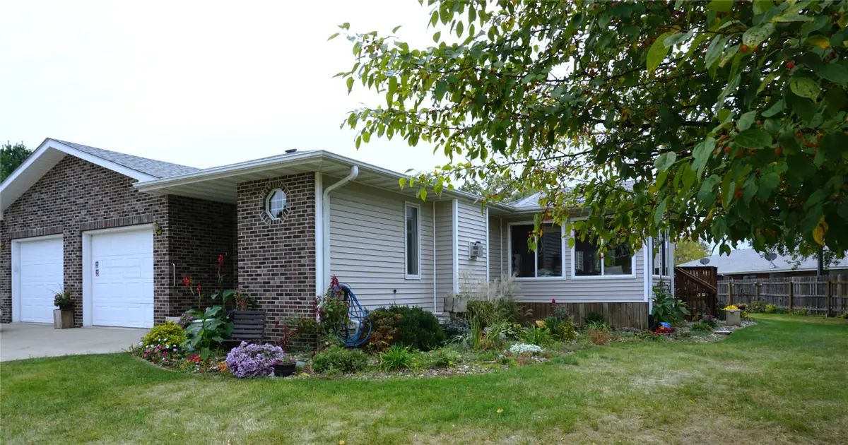 324 S 10th Avenue, Winterset, IA 50273 - Image #1