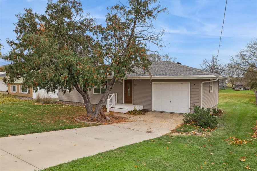 303 E Jasper Street, Pleasantville, IA 50225 - Image #2