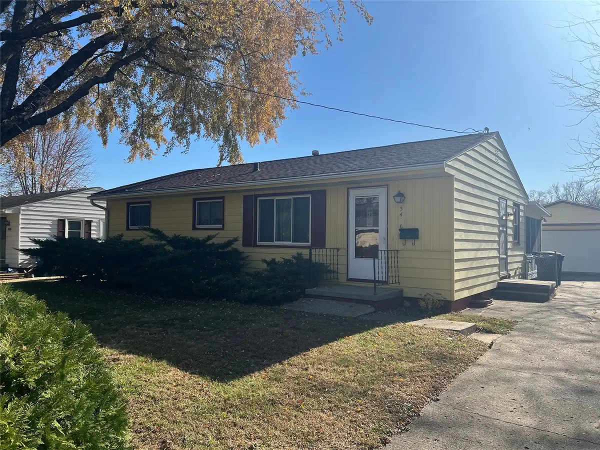 3416 Hillcrest Drive, Des Moines, IA 50310 - Image #1